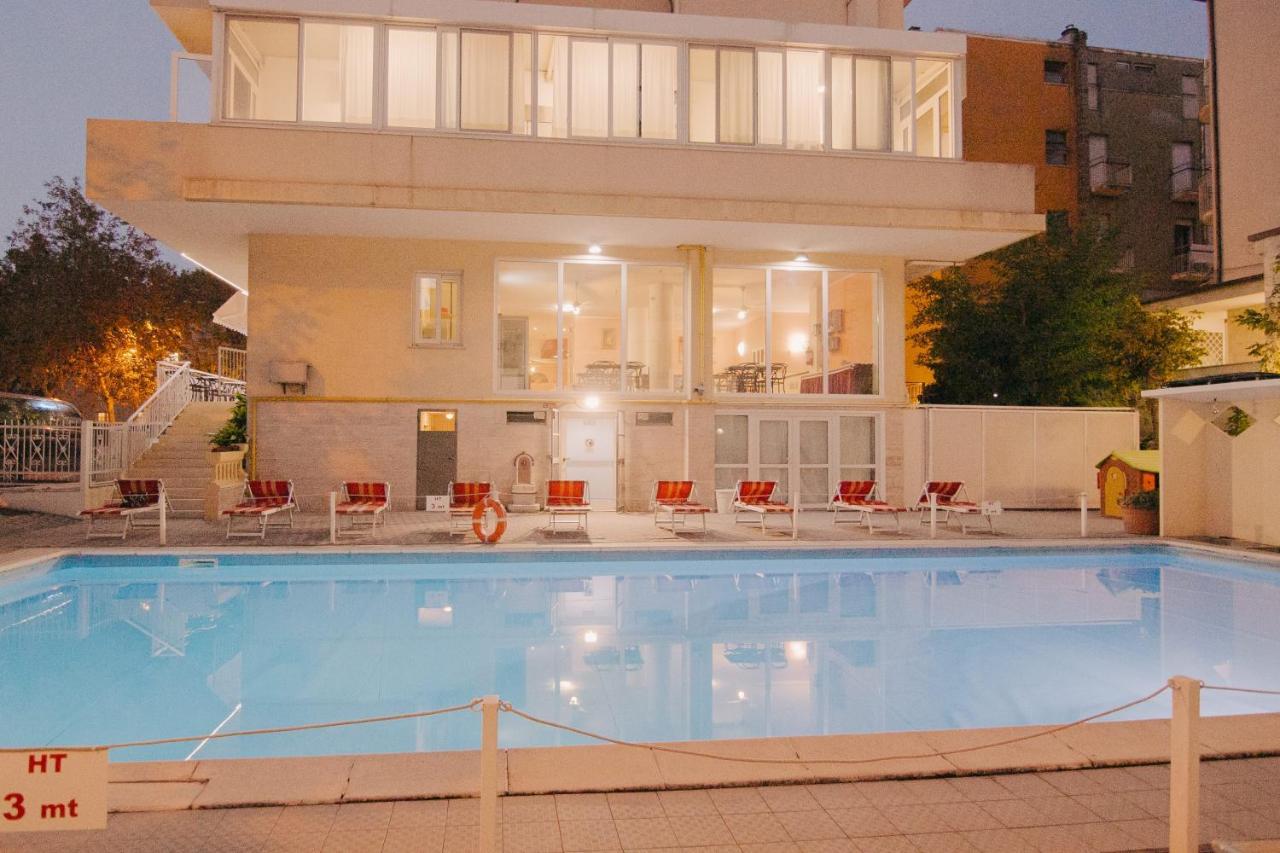 Hotel Beverly Rimini Exterior foto