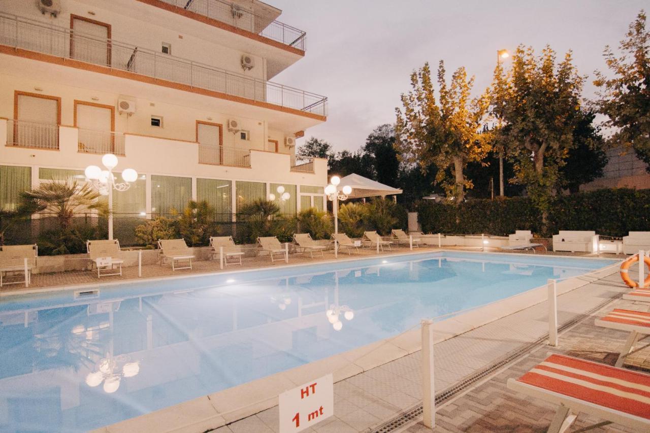 Hotel Beverly Rimini Exterior foto