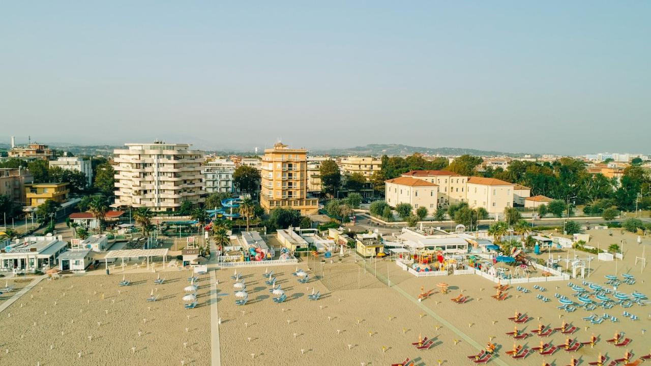 Hotel Beverly Rimini Exterior foto