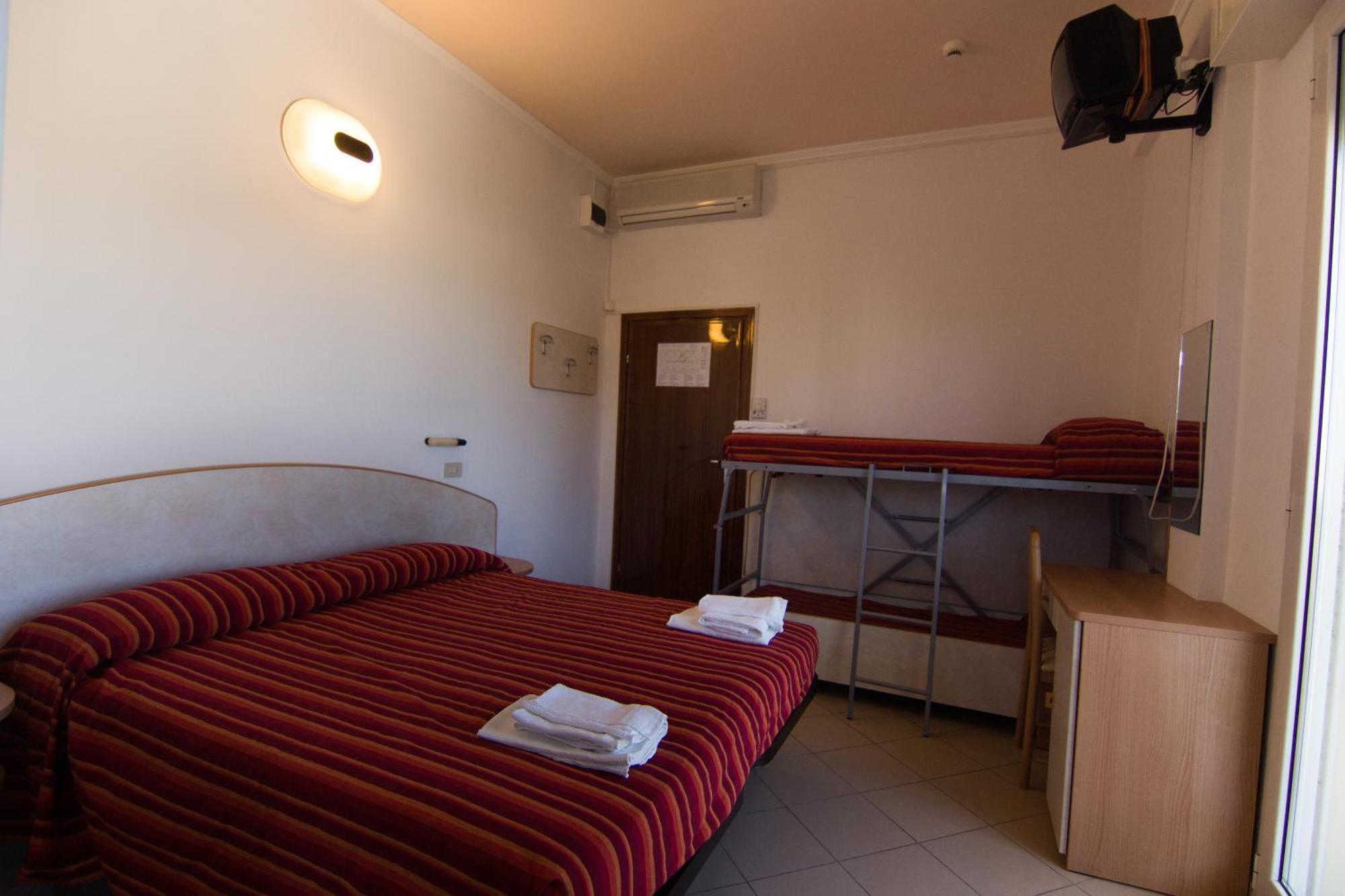 Hotel Beverly Rimini Quarto foto