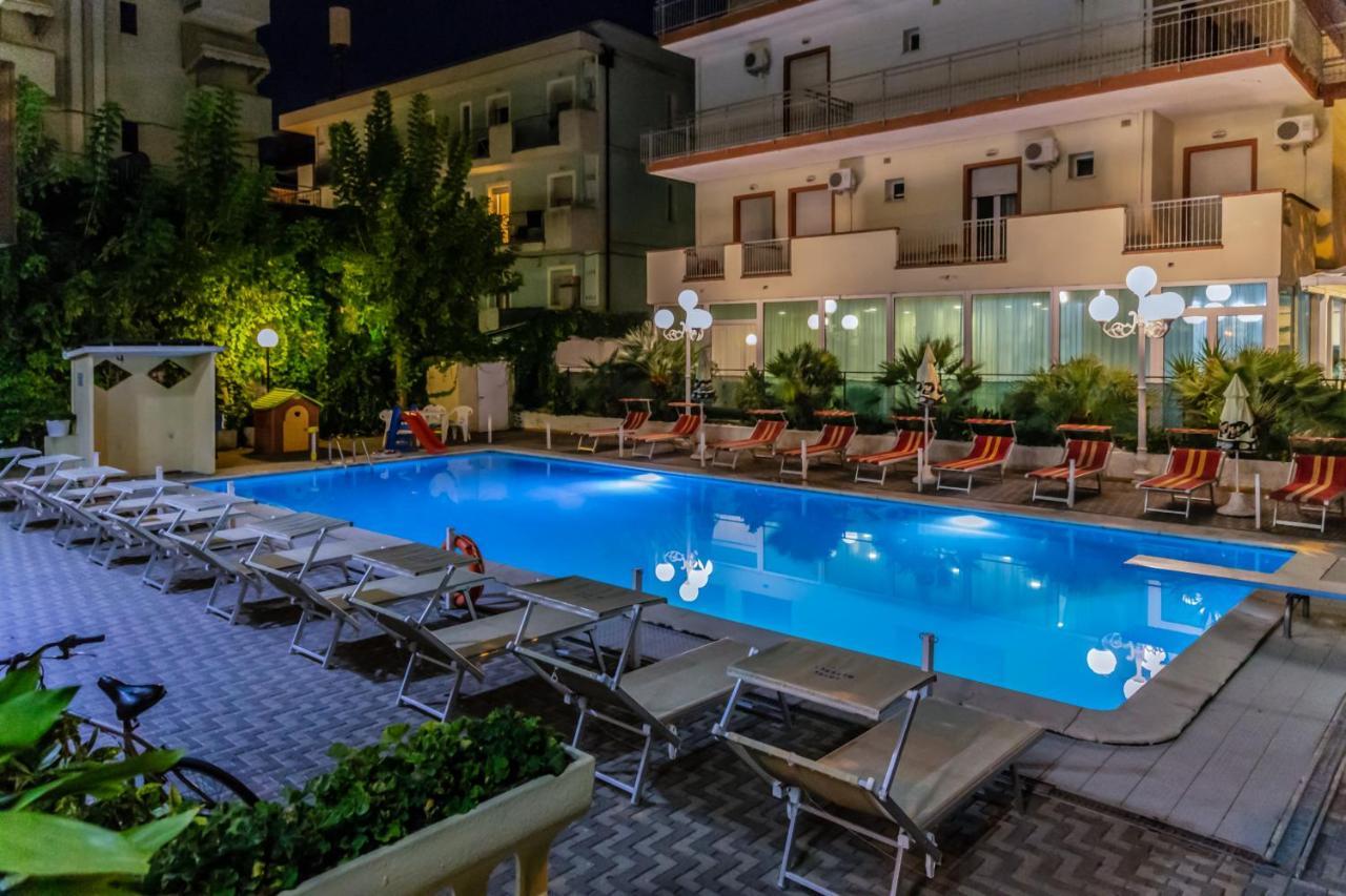 Hotel Beverly Rimini Exterior foto
